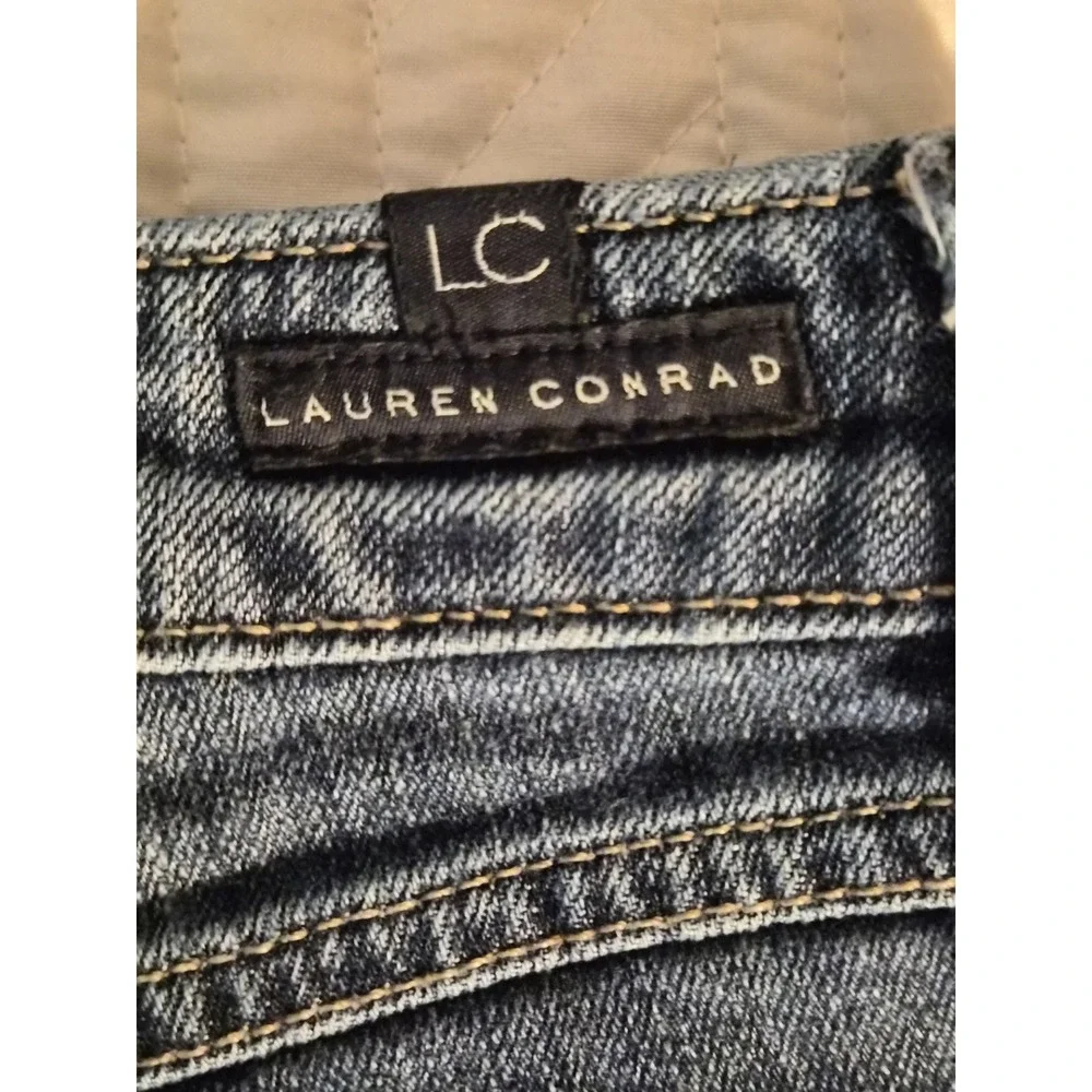 Lauren Conrad Women's Size 6 Dark Wash Distressed Denim Cutoff Shorts Frayed Hem